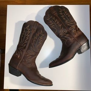 ⭐️ARIAT Women’s Heritage Western R Toe Boots